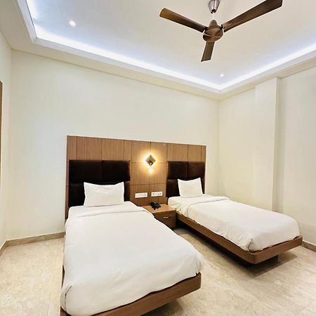 Hotel Lotus Inn Sirsa Екстер'єр фото
