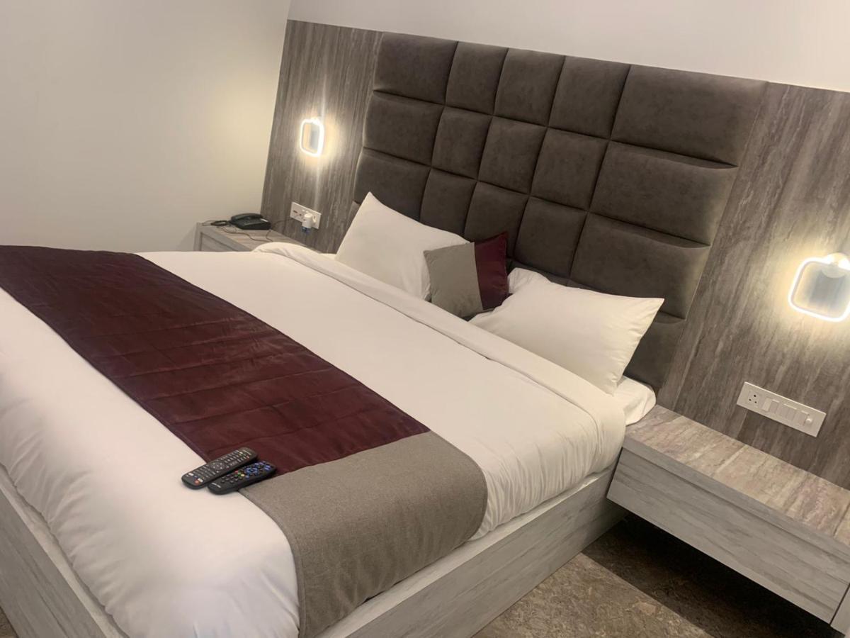 Hotel Lotus Inn Sirsa Екстер'єр фото