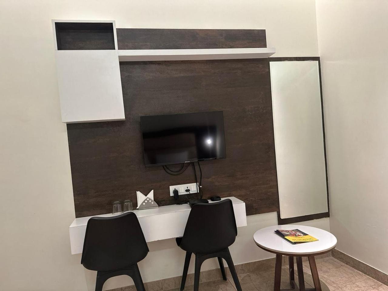 Hotel Lotus Inn Sirsa Екстер'єр фото