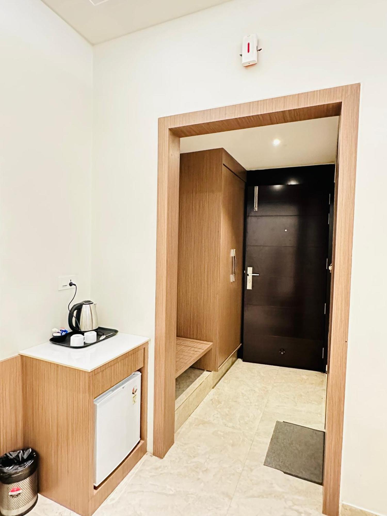 Hotel Lotus Inn Sirsa Екстер'єр фото