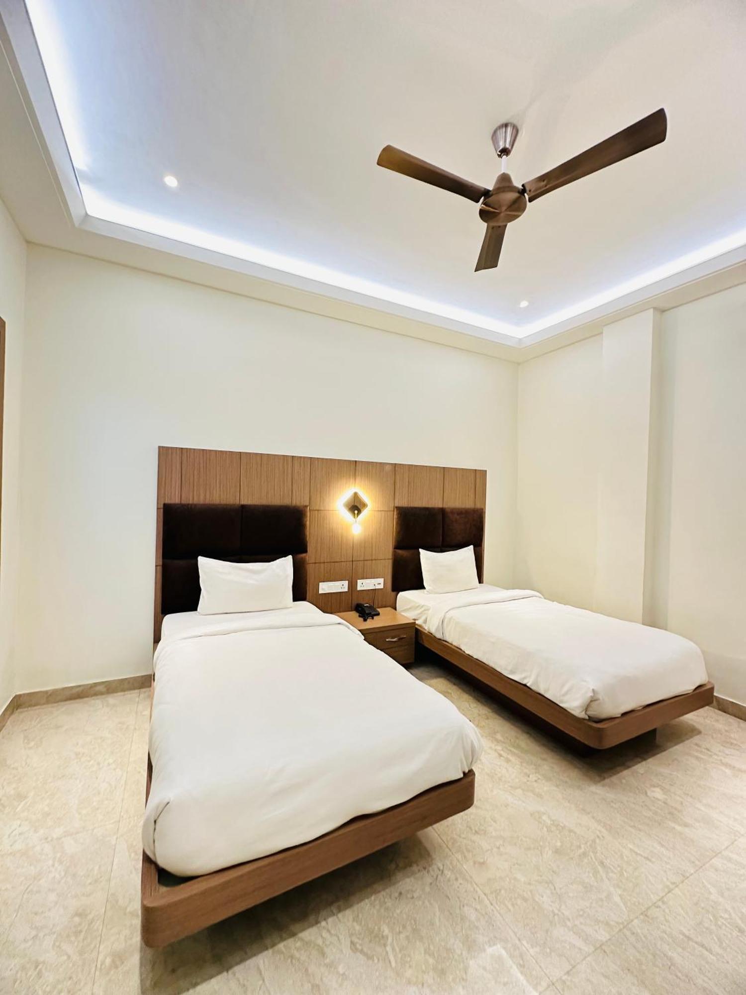 Hotel Lotus Inn Sirsa Екстер'єр фото