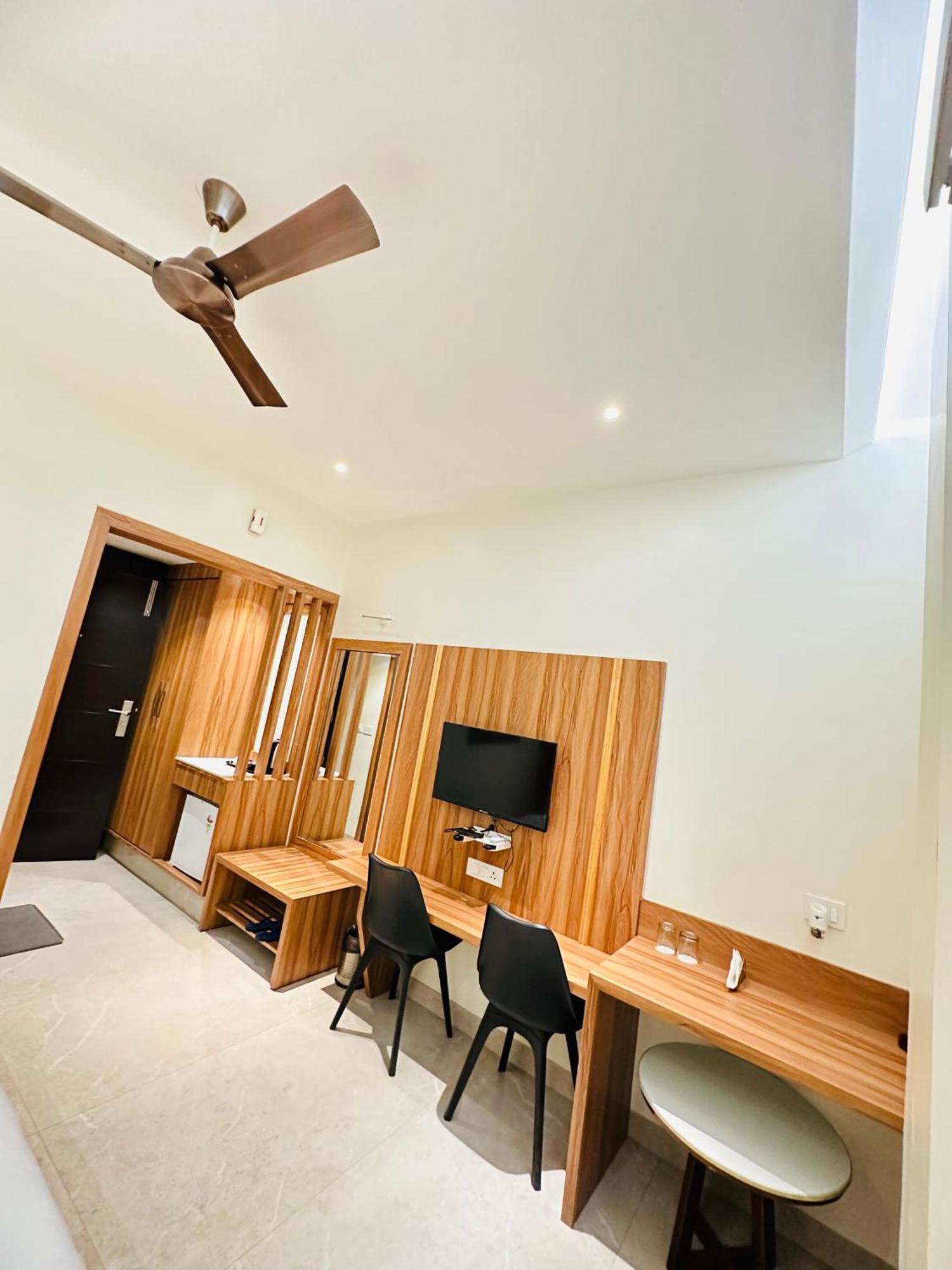 Hotel Lotus Inn Sirsa Екстер'єр фото